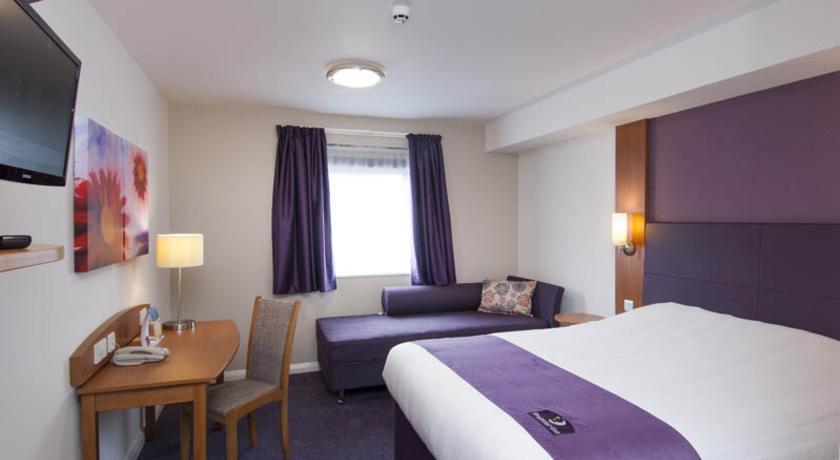 Premier Inn High Wycombe/Beaconsfield المظهر الخارجي الصورة