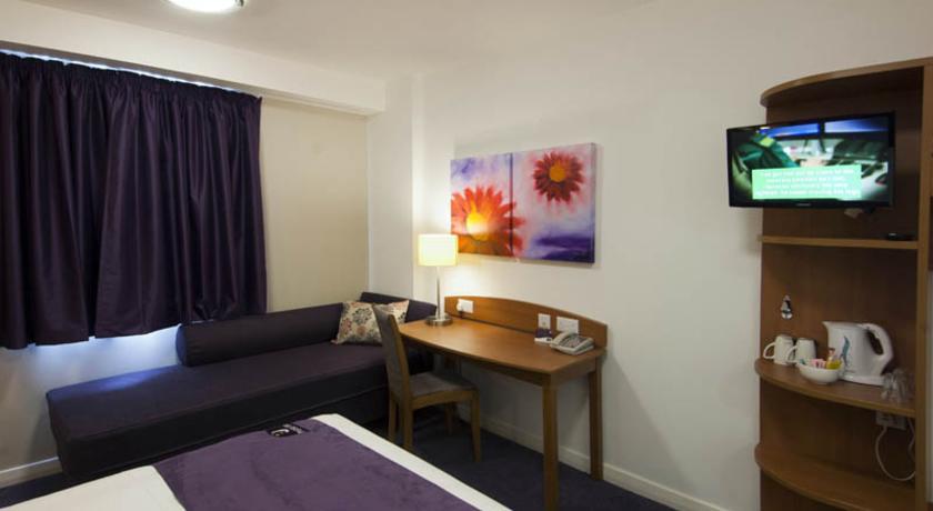 Premier Inn High Wycombe/Beaconsfield المظهر الخارجي الصورة