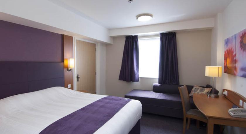 Premier Inn High Wycombe/Beaconsfield المظهر الخارجي الصورة