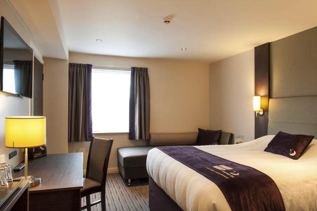 Premier Inn High Wycombe/Beaconsfield المظهر الخارجي الصورة