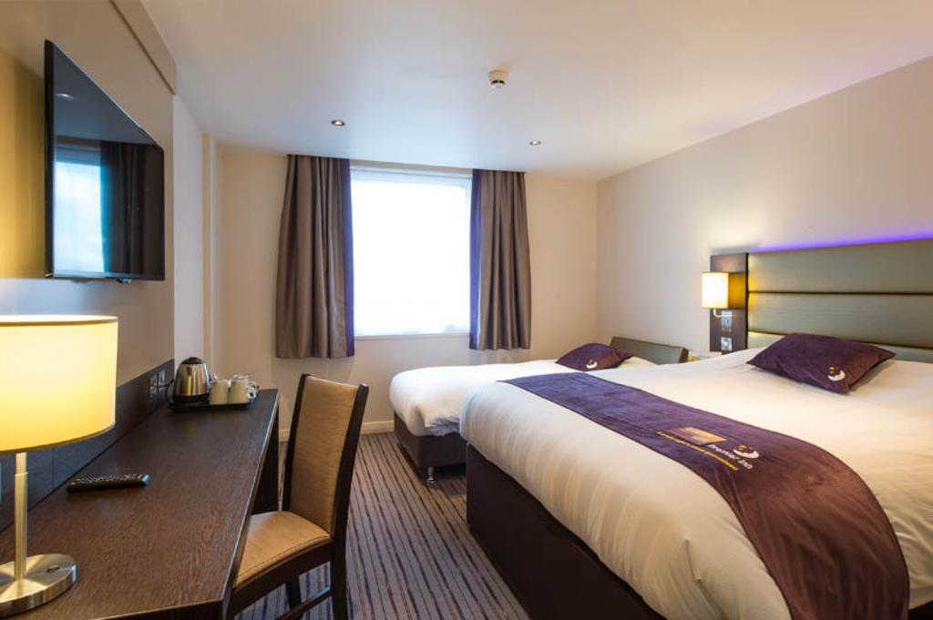 Premier Inn High Wycombe/Beaconsfield المظهر الخارجي الصورة
