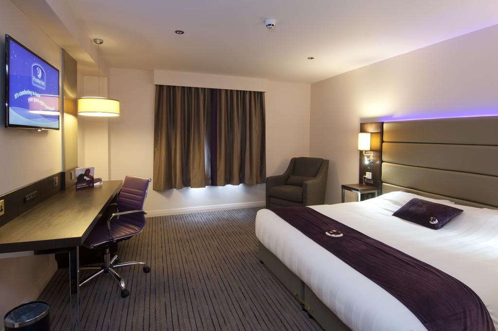 Premier Inn High Wycombe/Beaconsfield المظهر الخارجي الصورة