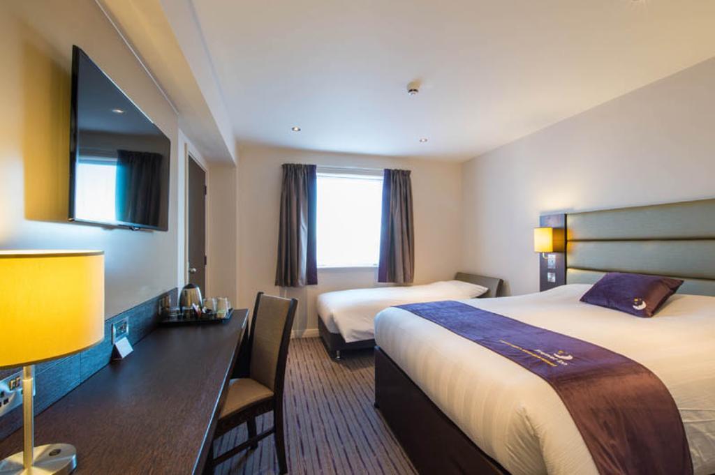 Premier Inn High Wycombe/Beaconsfield المظهر الخارجي الصورة
