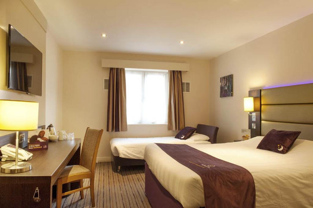 Premier Inn High Wycombe/Beaconsfield المظهر الخارجي الصورة