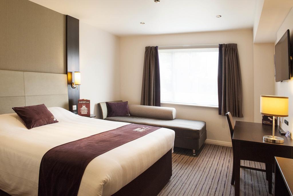Premier Inn High Wycombe/Beaconsfield المظهر الخارجي الصورة