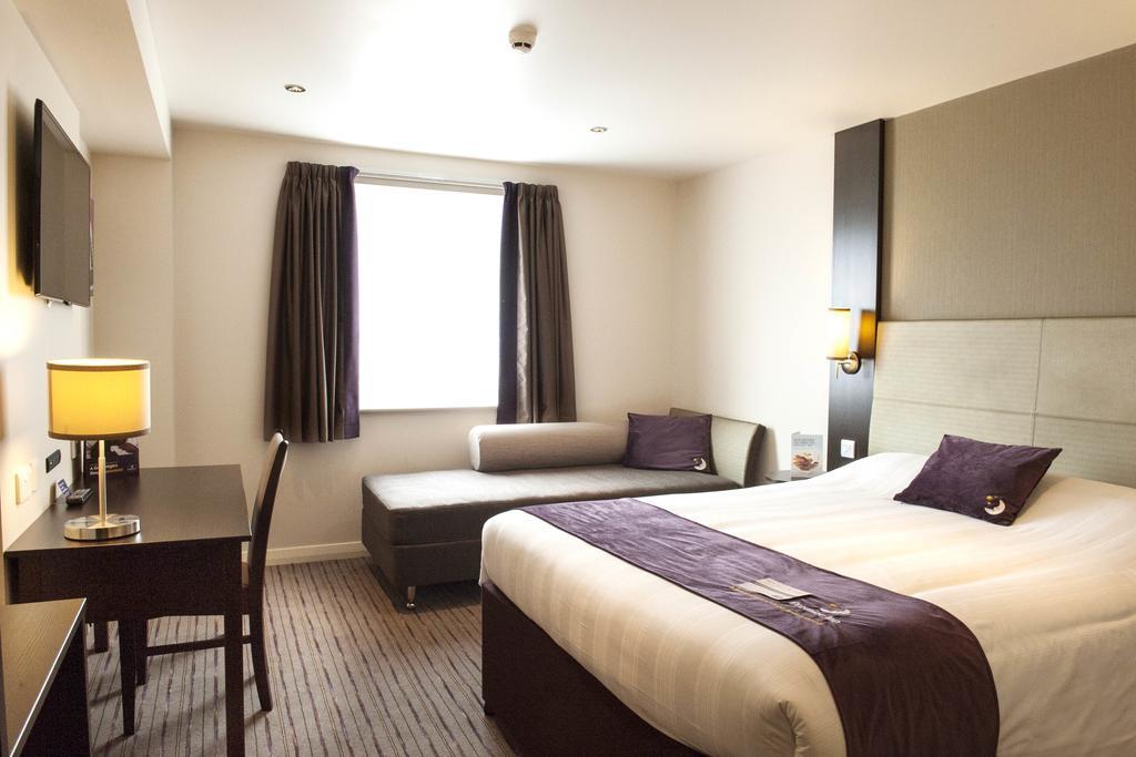 Premier Inn High Wycombe/Beaconsfield المظهر الخارجي الصورة