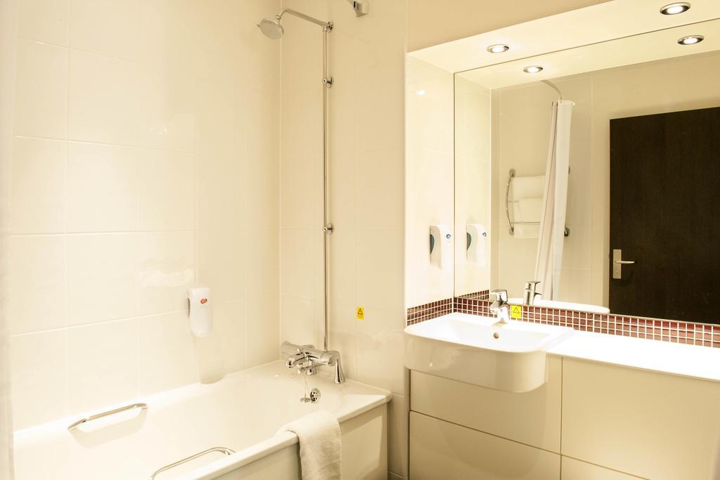Premier Inn High Wycombe/Beaconsfield المظهر الخارجي الصورة