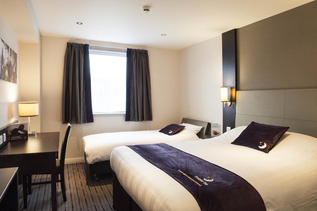 Premier Inn High Wycombe/Beaconsfield المظهر الخارجي الصورة
