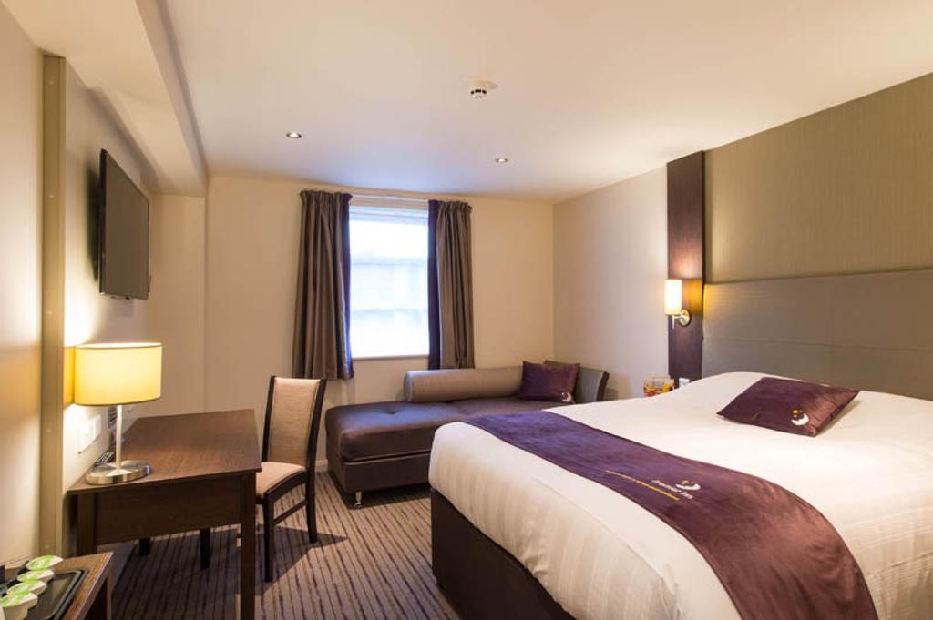 Premier Inn High Wycombe/Beaconsfield المظهر الخارجي الصورة