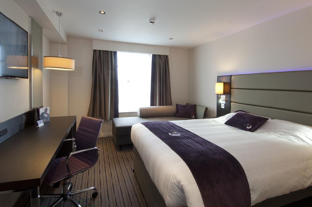Premier Inn High Wycombe/Beaconsfield المظهر الخارجي الصورة