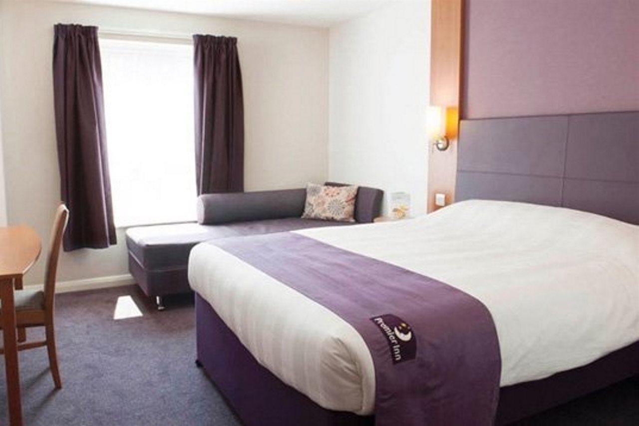 Premier Inn High Wycombe/Beaconsfield المظهر الخارجي الصورة